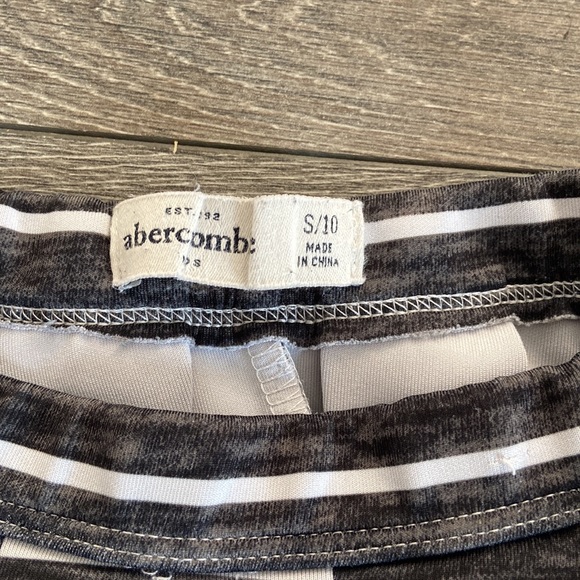 Abercrombie kids girls flared out stripe skirt. Size. S/10 - Picture 3 of 5